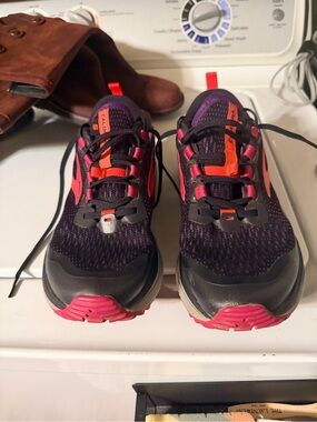 Brooks Caldera Womens 8.5 Trail Running Shoes Black Pink Purple Hiking Running
